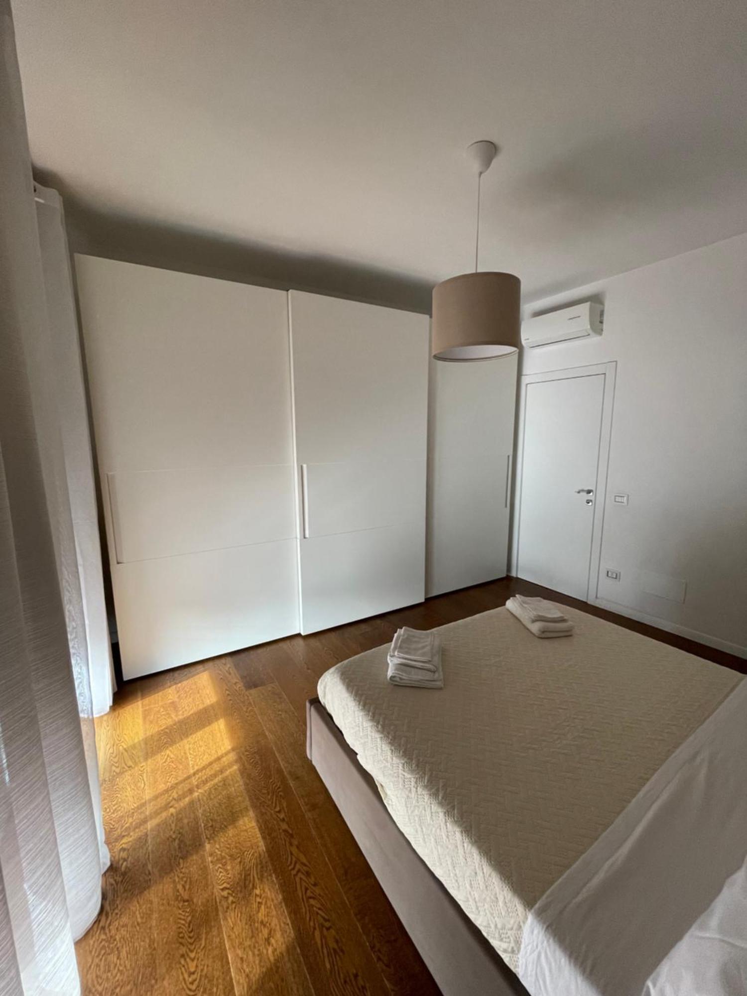 Morivione Apartment - Bocconi Free Parking Милан Экстерьер фото