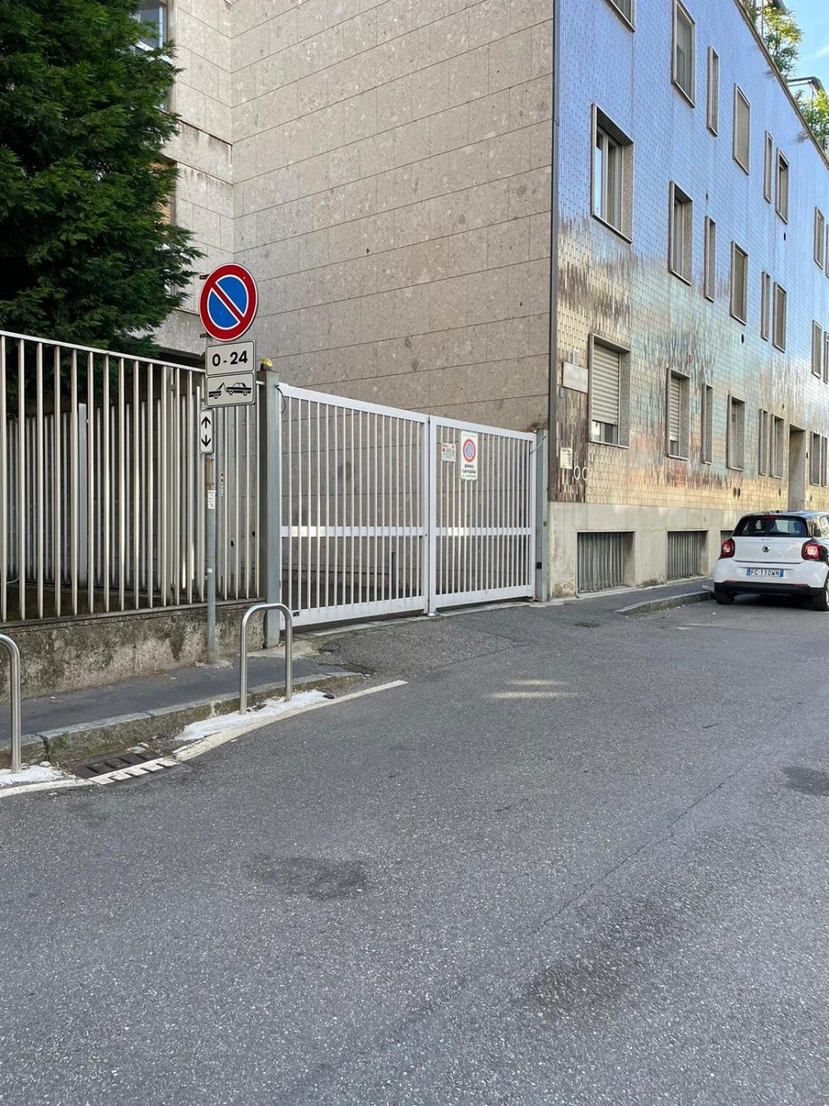Morivione Apartment - Bocconi Free Parking Милан Экстерьер фото